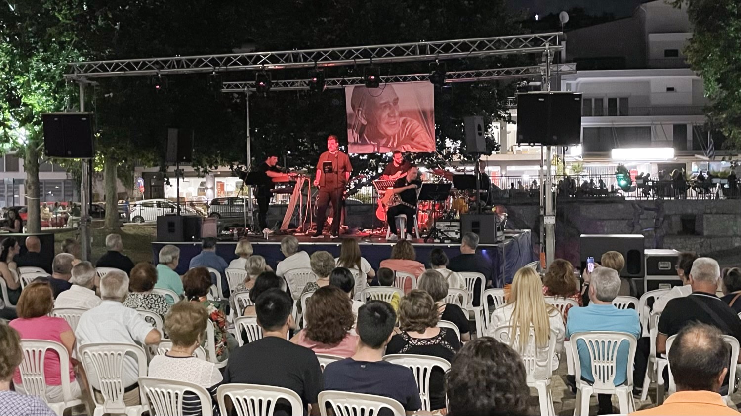 Πλήθος κόσμου στην έναρξη των εκδηλώσεων του Πολιτιστικού Αυγούστου στα Φάρσαλα