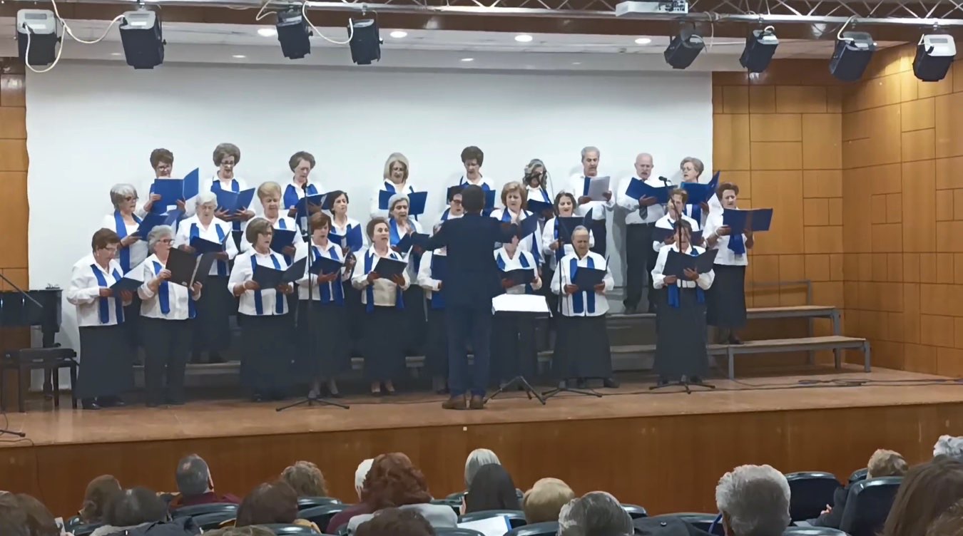 Εντυπωσίασε στη Χριστουγεννιάτικη συναυλία της η Χορωδία των ΚΑΠΗ του Δήμου Φαρσάλων