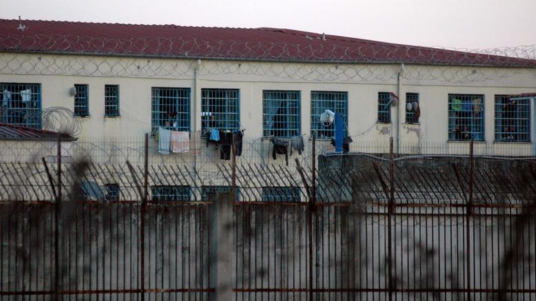 Αθώες οι μάνες που προσπάθησαν να περάσουν ναρκωτικά στις φυλακές Λάρισας