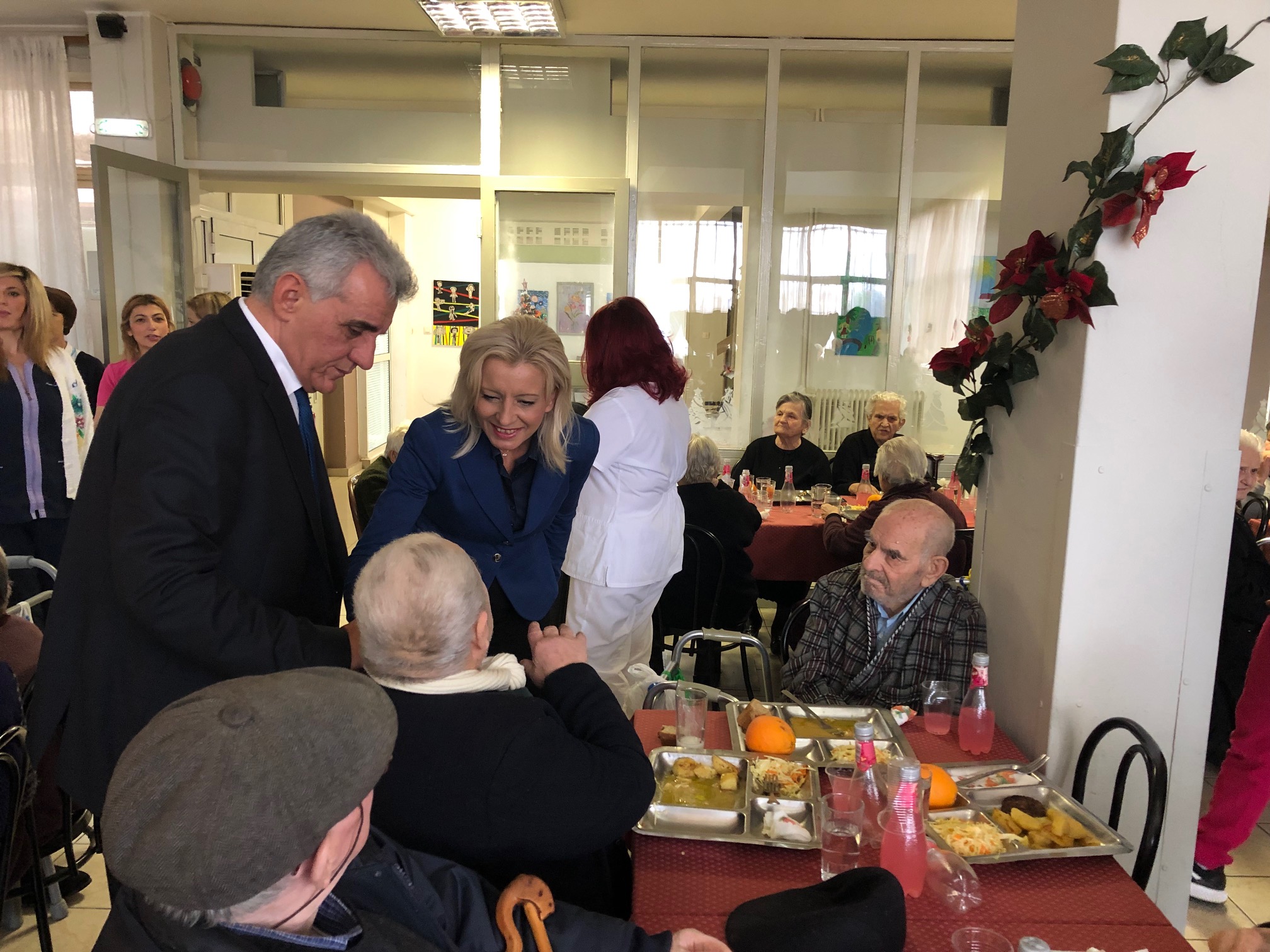 Επίσκεψη της Ρένας Καραλαριώτου στο Γηροκομείο Λάρισας 