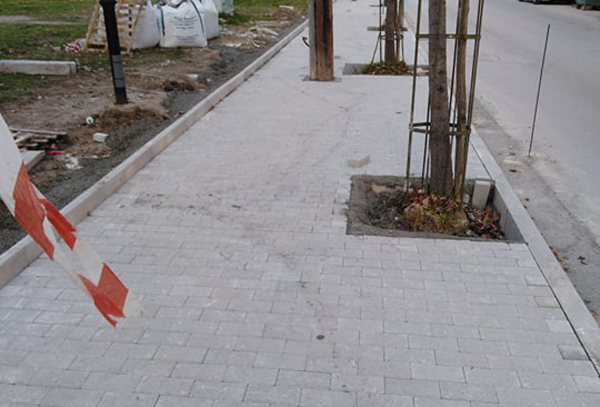 Νέα πεζοδρόμια στην οδό Κραννώνος (φωτο)