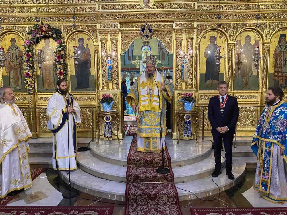 Με τον Σταυρό του Αγίου Νικολάου τιμήθηκε ο Κ.Αγοραστός από τον Λαρίσης Ιερώνυμο 