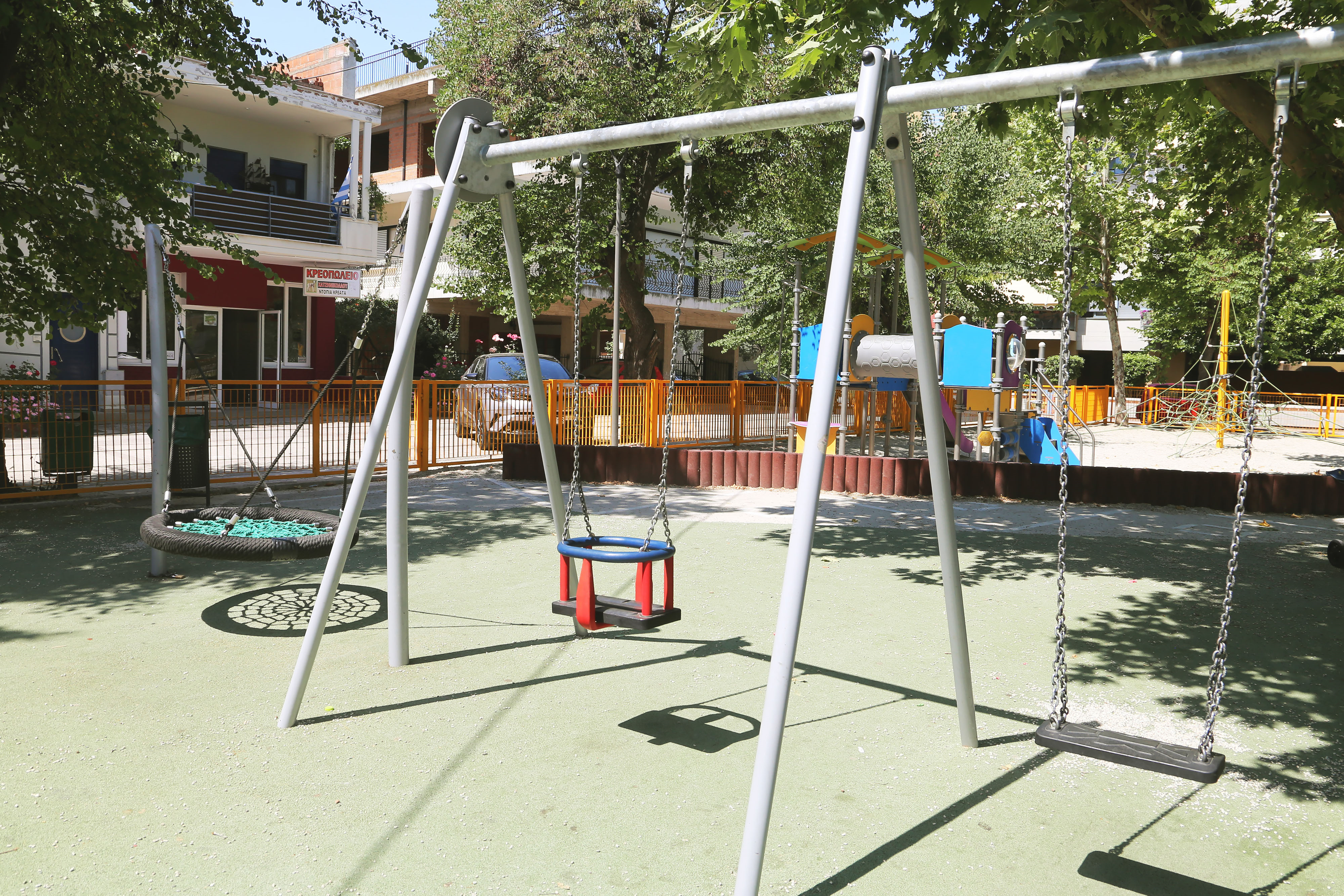 Ανακατασκευάστηκαν 23 παιδικές χαρές από τον Δήμο Λαρισαίων 