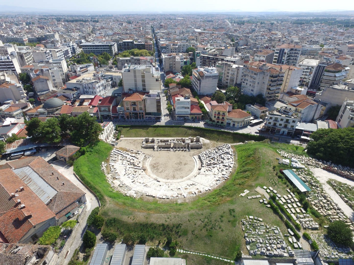 Ανοίγει σήμερα μετά από αιώνες το Αρχαίο Θέατρο Λάρισας - Εκδήλωση με Μενδώνη