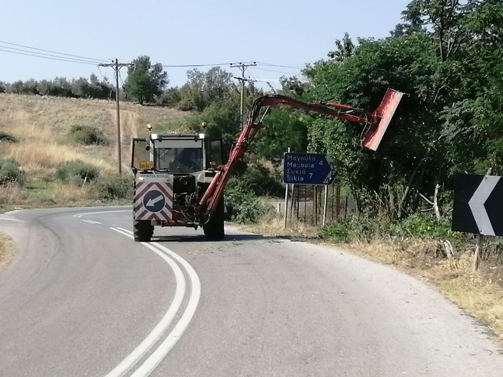 Καθαρισμός από χόρτα στο οδικό δίκτυο της Π.Ε. Λάρισας από την Περιφέρεια Θεσσαλίας (video)