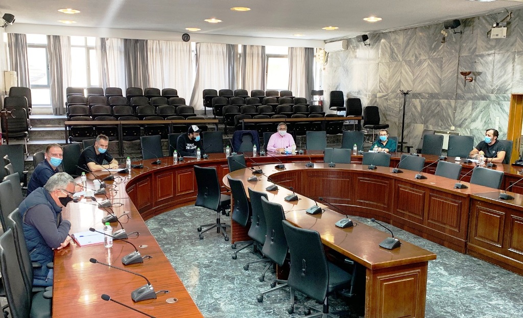 Τρεις στόχοι για την επανεκκίνηση της εστίασης στην Λάρισα - Συνάντηση στο δημαρχείο 
