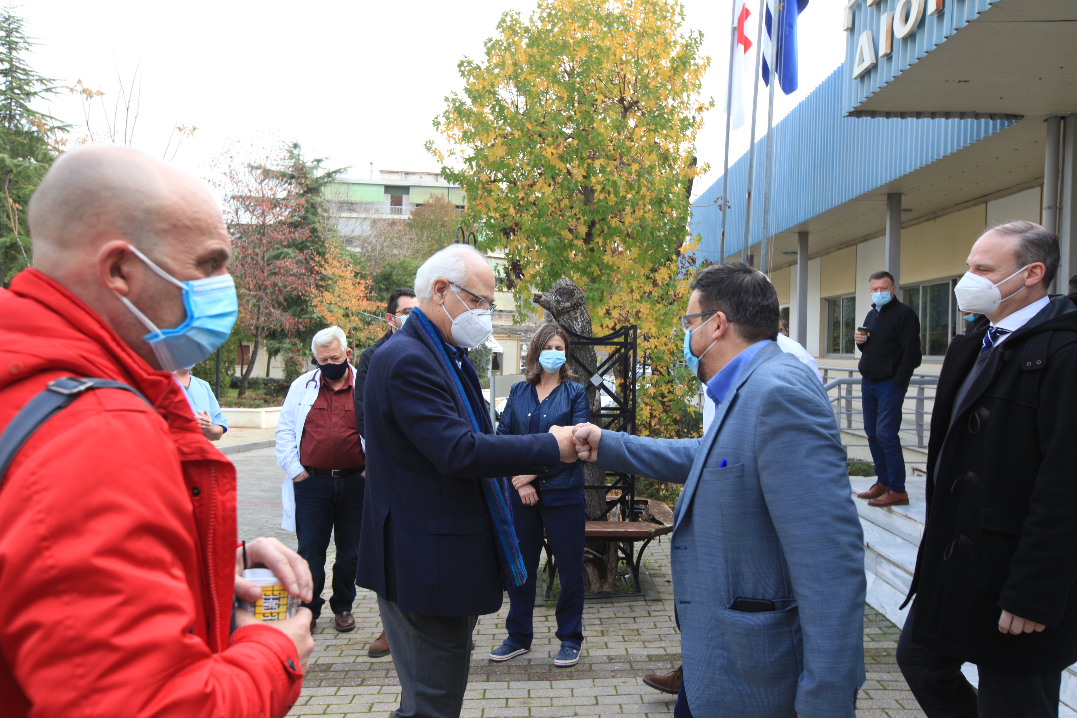 Επίσκεψη Καλογιάννη για στήριξη και ευχές στα δύο Νοσοκομεία της Λάρισας