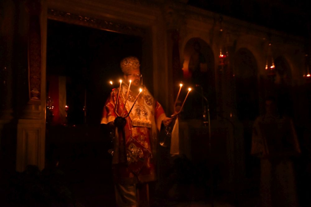 Λάρισα: Η Ανάσταση Του Κυρίου στον Ιερό Μητροπολιτικό Ναό Αγίου Αχιλλίου 