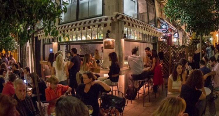 Π.Ε. Λάρισας: Στις 12 τα μεσάνυχτα θα κλείνουν εστιατόρια - μπαρ 
