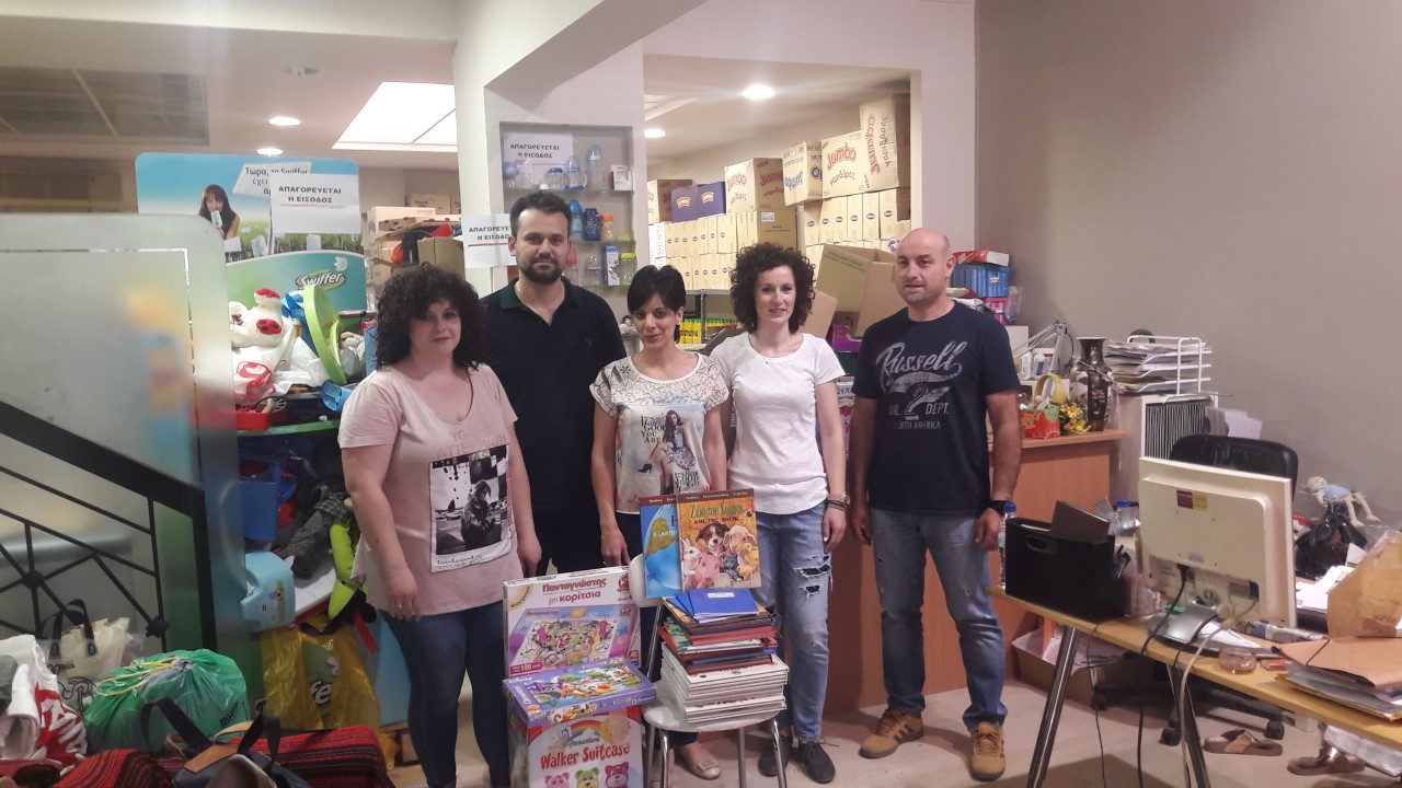 Προσφορά παιχνιδιών στο Κοινωνικό Παντοπωλείο Λάρισας 