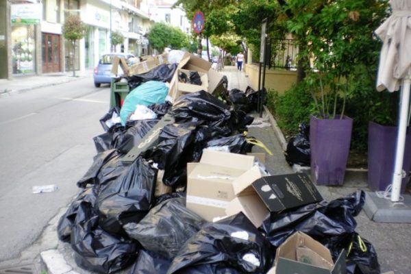 Παρέμβαση εισαγγελέα για τα σκουπίδια στο νομό Λάρισας 