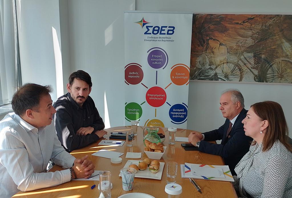 Η ανάπτυξη της ΒιΠΕ στη συνάντηση του ΣΘΕΒ με τον δήμαρχο Τεμπών Γ. Μανώλη