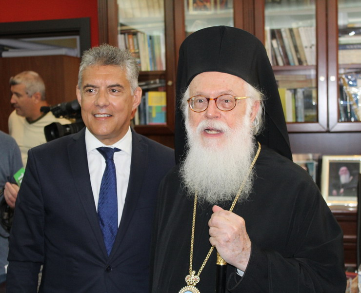 Τηλεφωνική επικοινωνία του Περιφερειάρχη Θεσσαλίας με τον Αρχιεπίσκοπο Αλβανίας 