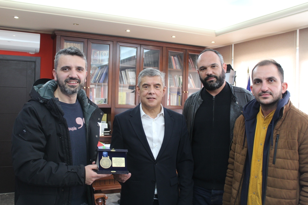 Για την προσφορά του στην άνοδο της Λάρισας Futsal τιμήθηκε ο Κώστας Αγοραστός