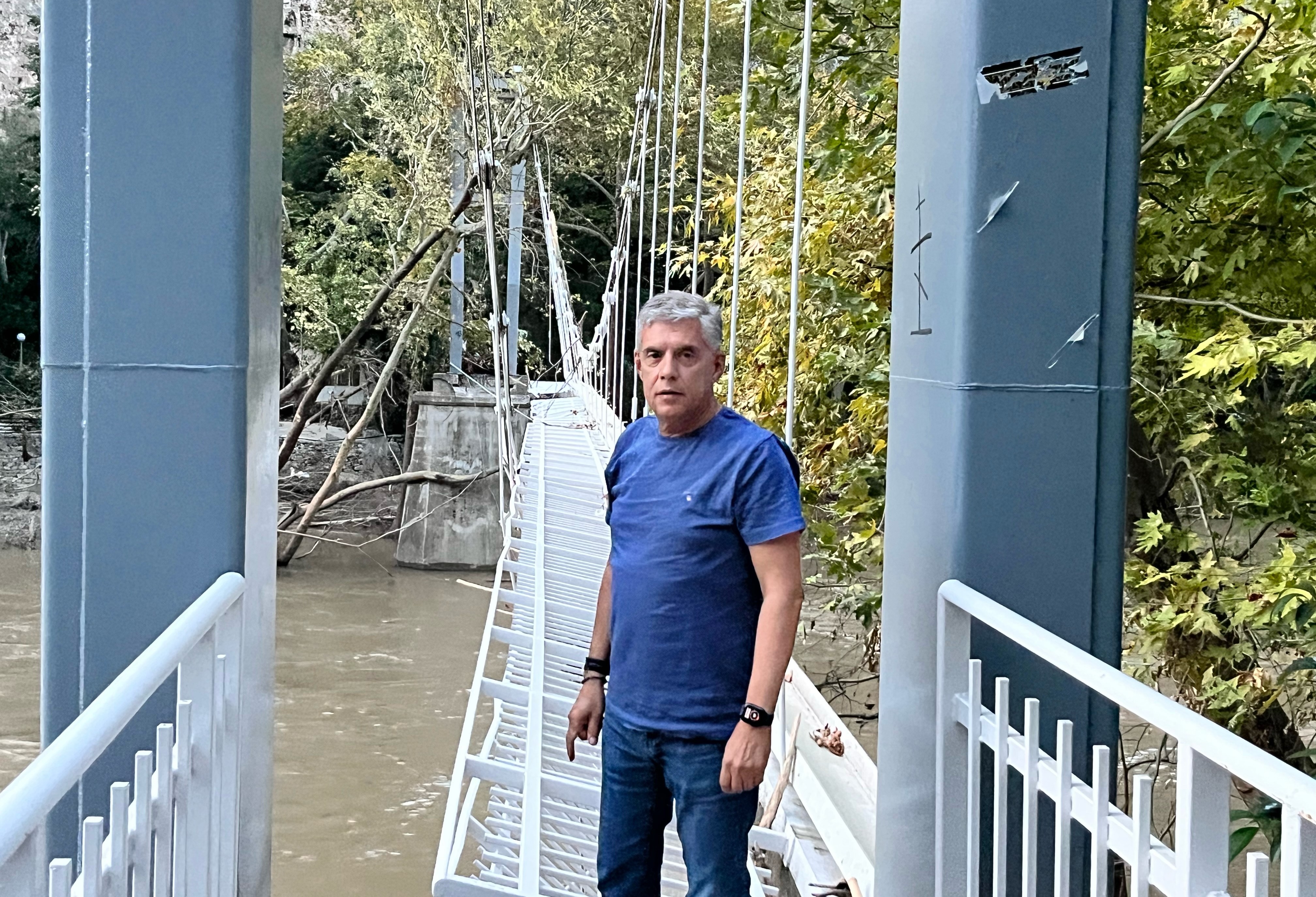 Περιφέρεια Θεσσαλίας: Ανακατασκευάζει την κρεμαστή γέφυρα της Αγ.Παρασκευής Τεμπών