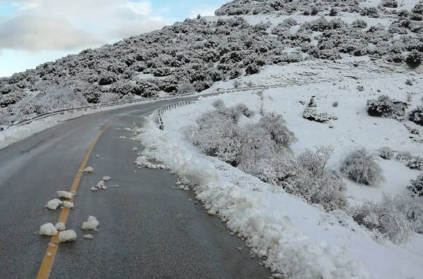Ανοιχτό το ορεινό οδικό δίκτυο στο νομό Λάρισας – Συνεχείς ρίψεις αλατιού