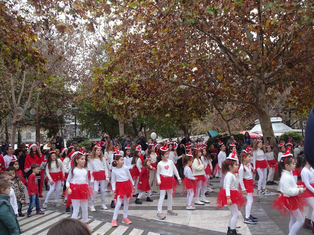Η Χριστουγεννιάτικη παιδική γιορτή της Περιφέρειας Θεσσαλίας στην πλατεία Ταχυδρομείου (φωτο)