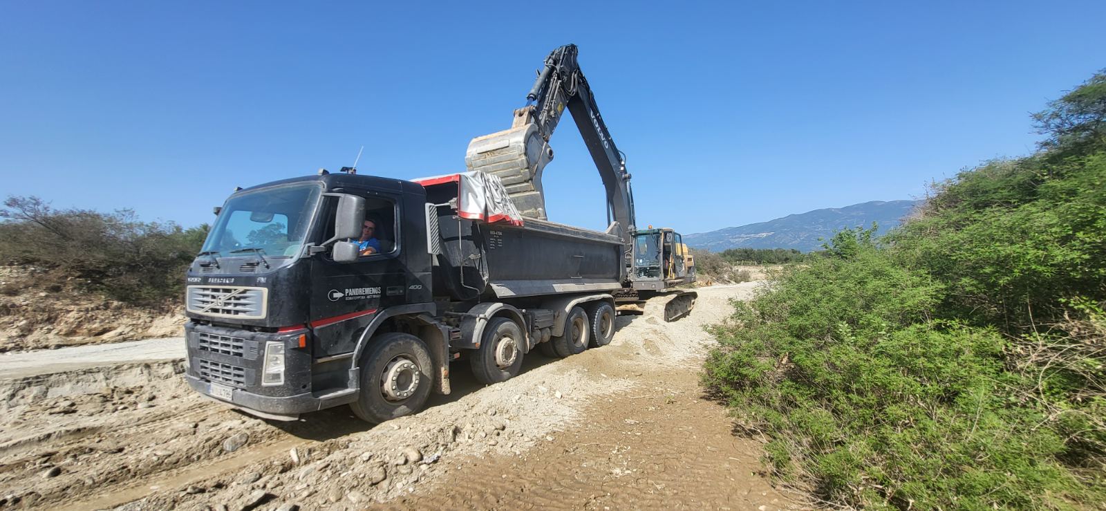 Συνεχίζονται από την Περιφέρεια Θεσσαλίας οι επιχειρήσεις για καθαρισμό δρόμων - ρεμάτων - ποταμών