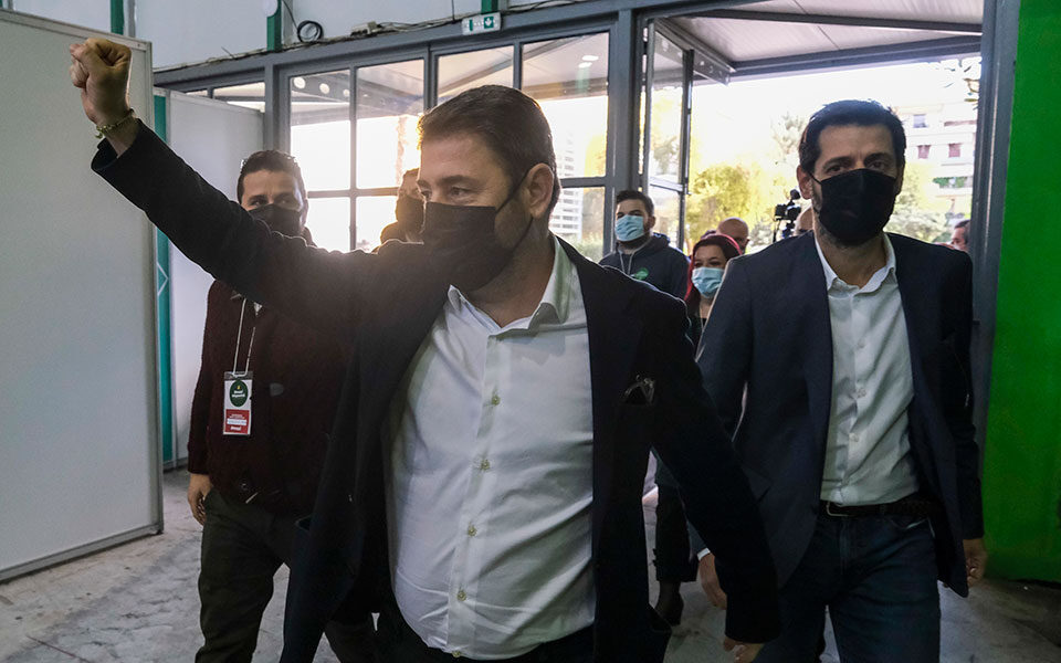 Ο Νίκος Ανδρουλάκης νέος πρόεδρος του ΚΙΝΑΛ - Καθαρή νίκη στις εσωκομματικές 