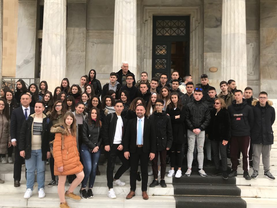 Τους μαθητές του Λυκείου Γιάννουλης υποδέχτηκε στη Βουλή ο Γ. Κατσιαντώνης