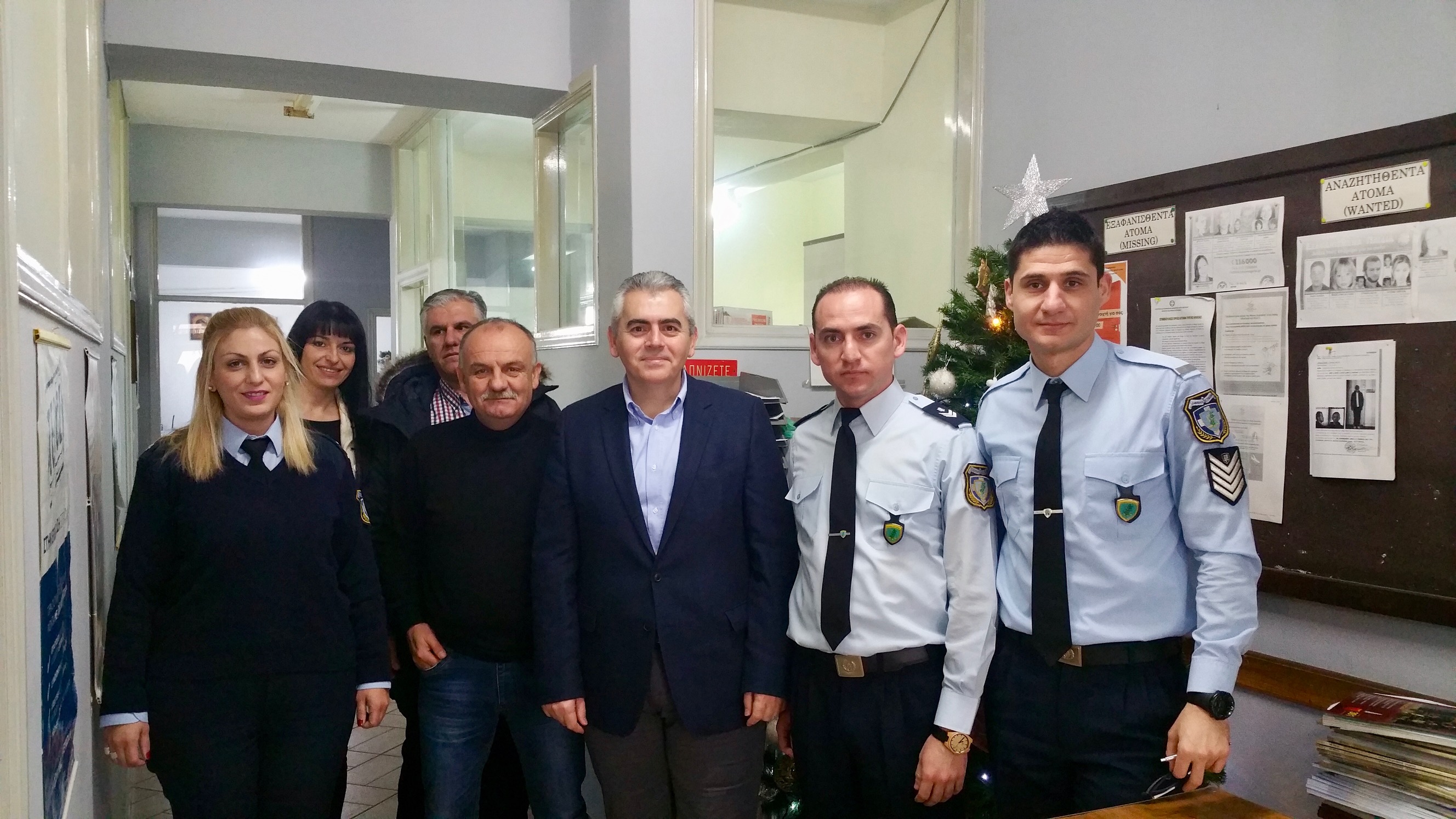 Ο Χαρακόπουλος σε Αστυνομικό Τμήμα και Πυροσβεστική Φαρσάλων 