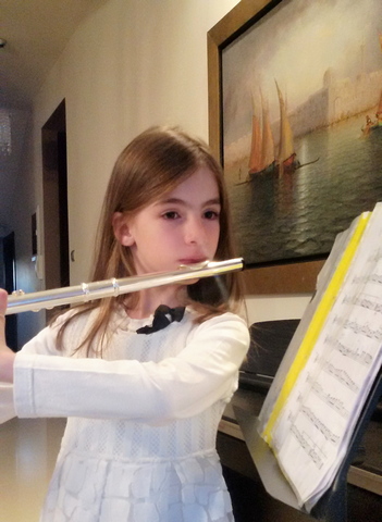 «Εύφημος Μνεία» σε 8χρονη φλαουτίστα της Μουσικής Σχολής Νίκαιας