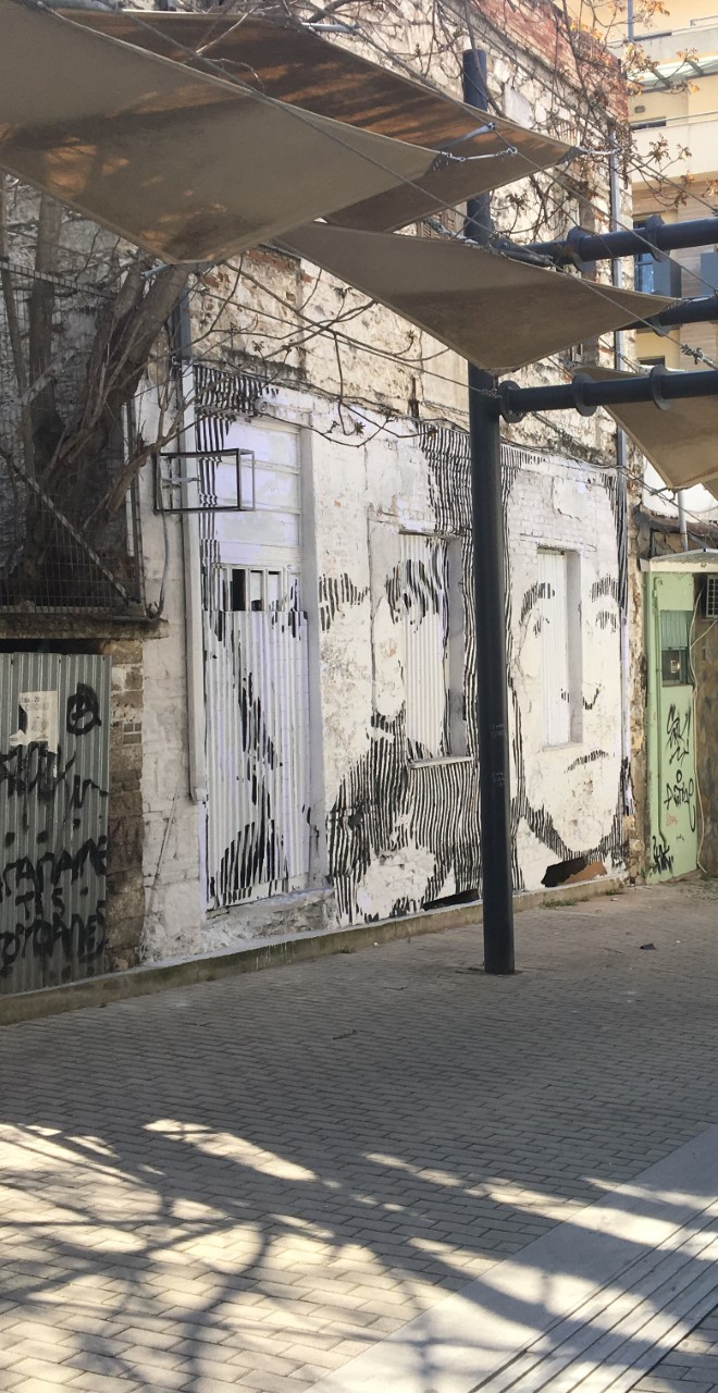 Νέο γκράφιτι στη Λάρισα - Εμπνευσμένο από ταινία σε μουσική Ένιο Μορικόνε