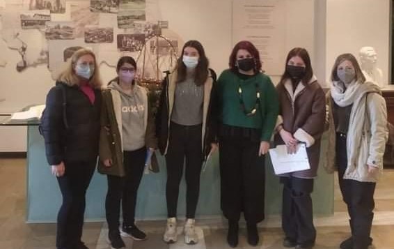 Μαθητές - δημοσιογράφοι στο Λαογραφικό Μουσείο Λάρισας 