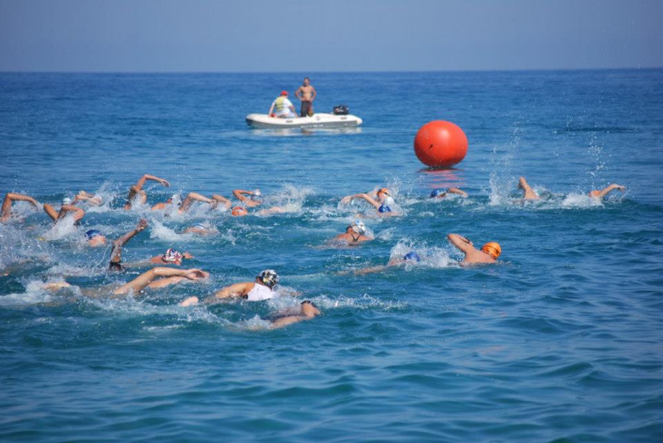 Μαραθώνιος κολυμβητικός αγώνας στα παράλια της Λάρισας