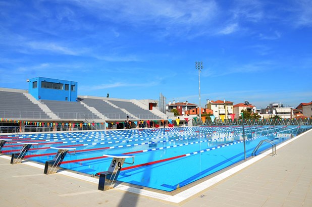 Κολυμβητικοί αγώνες στο ανοιχτό δημοτικό κολυμβητήριο Λάρισας