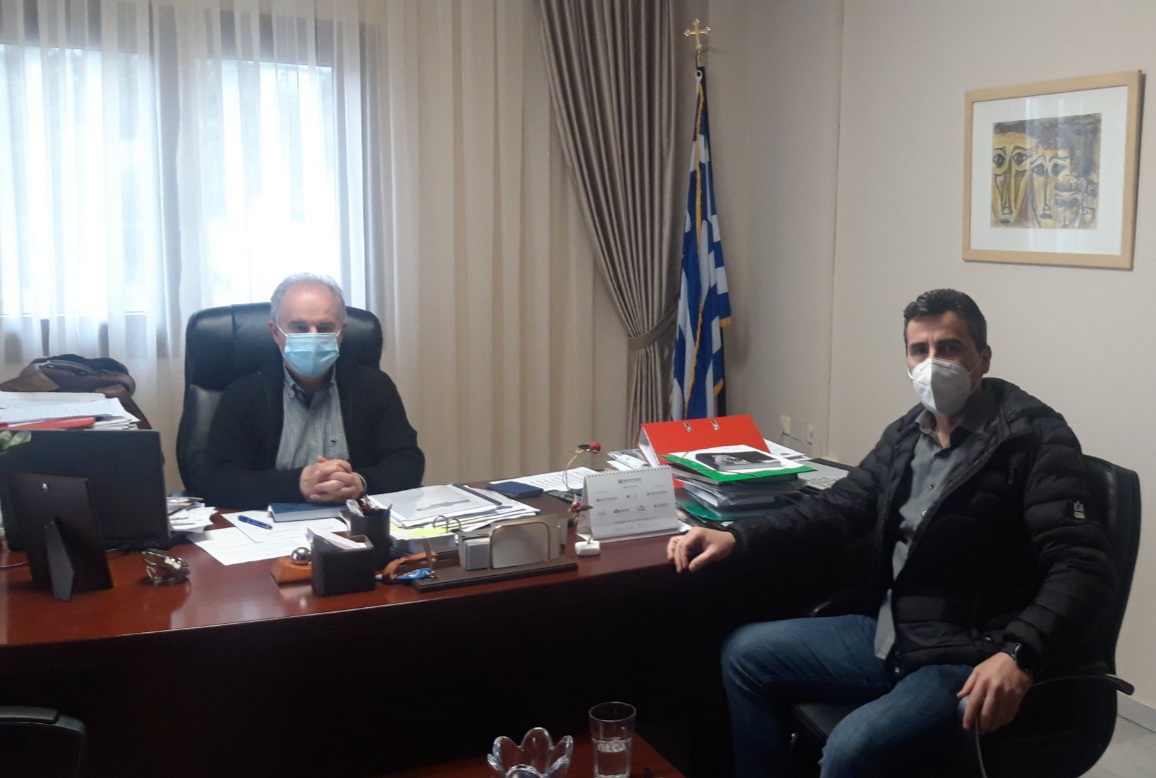 Τον δήμαρχο Τεμπών επισκέφθηκε ο περιφερειακός σύμβουλος Πέτρος Τσακνάκης