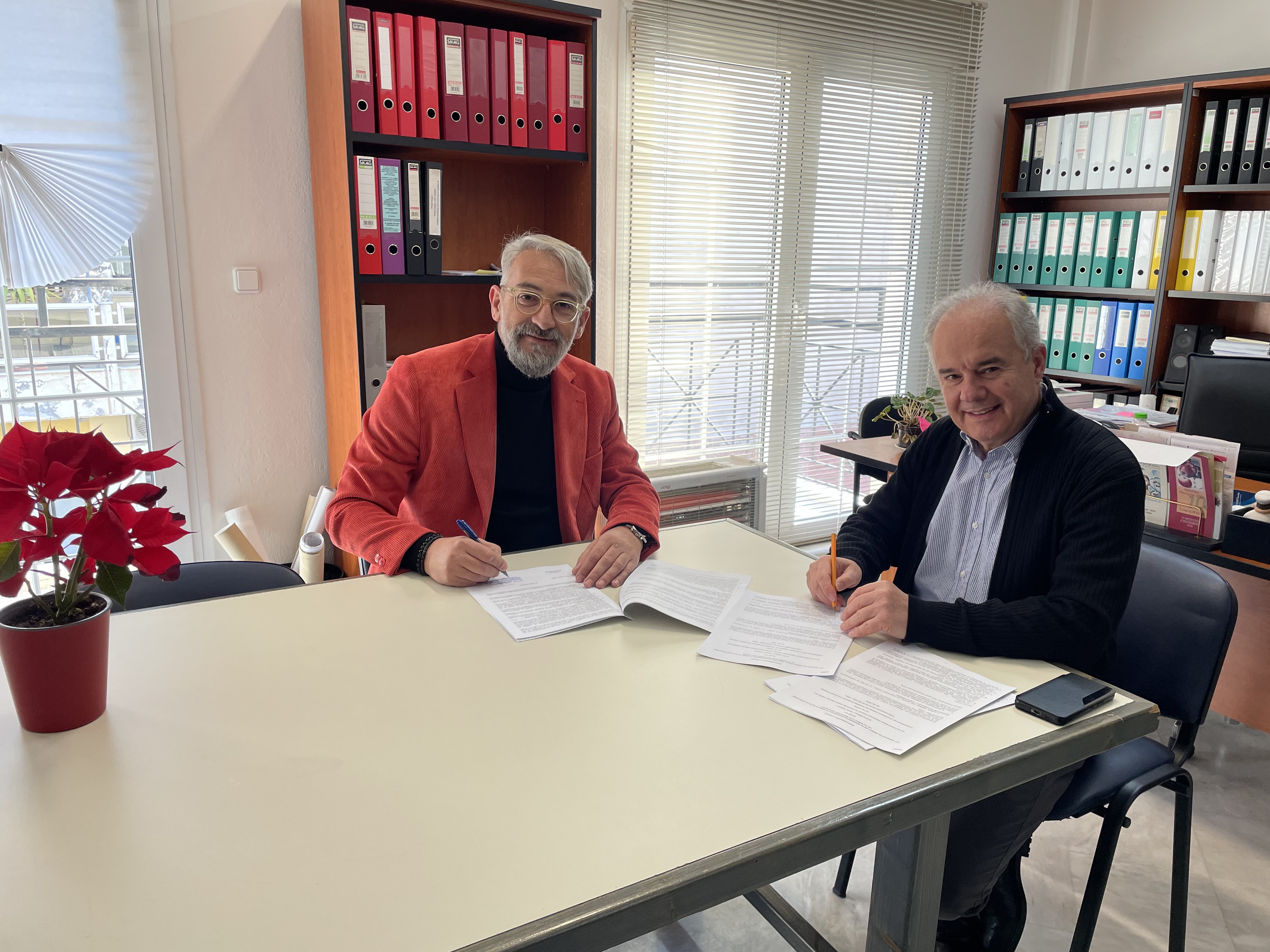 Υπογραφή προγραμματικής σύμβασης μεταξύ Δ.Τεμπών και ΑΕΝΟΛ ΑΕ