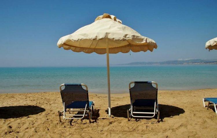 Δ.Τεμπών: Τέλος οι «μόνιμες» ομπρέλες σε παραλίες - Έλεγχοι από κλιμάκιο του Δήμου