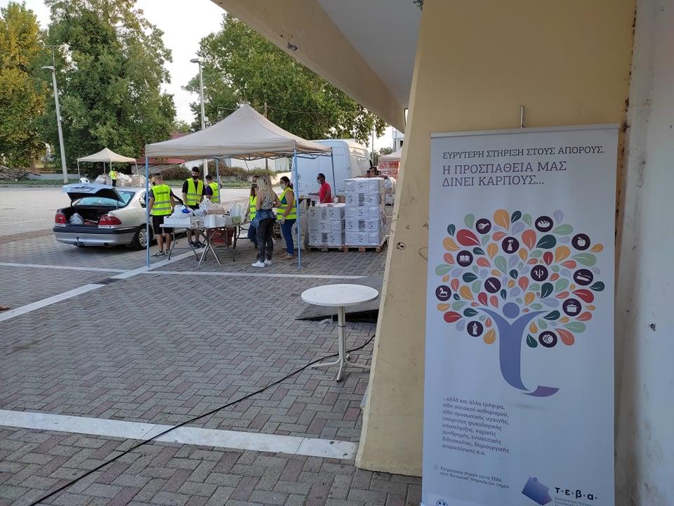 Τύρναβος: Πραγματοποιήθηκε διανομή τροφίμων για τους δικαιούχους του προγράμματος ΤΕΒΑ 