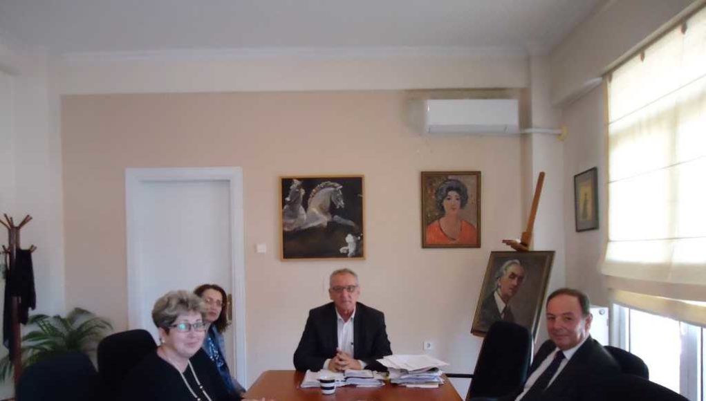 Συζήτησαν για τη λειτουργία των σχολείων στο Δήμο Τυρνάβου