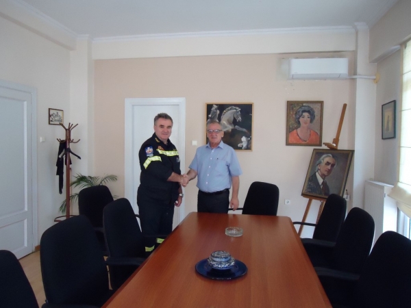 Στον δήμαρχο Τυρνάβου ο νέος διοικητής της Πυροσβεστικής 
