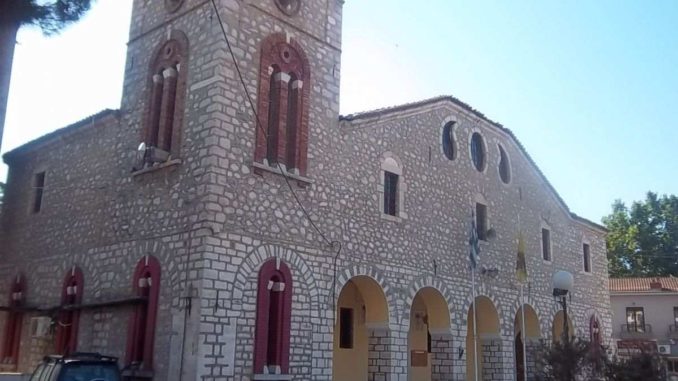 Συνελήφθη ανήλικος ιερόσυλος στον Τύρναβο για κλοπές σε εκκλησίες