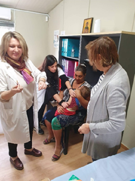 Εμβολιάζονται παιδιά των Ρομά στον Τύρναβο με το πρόγραμμα «Υγεία για όλους»