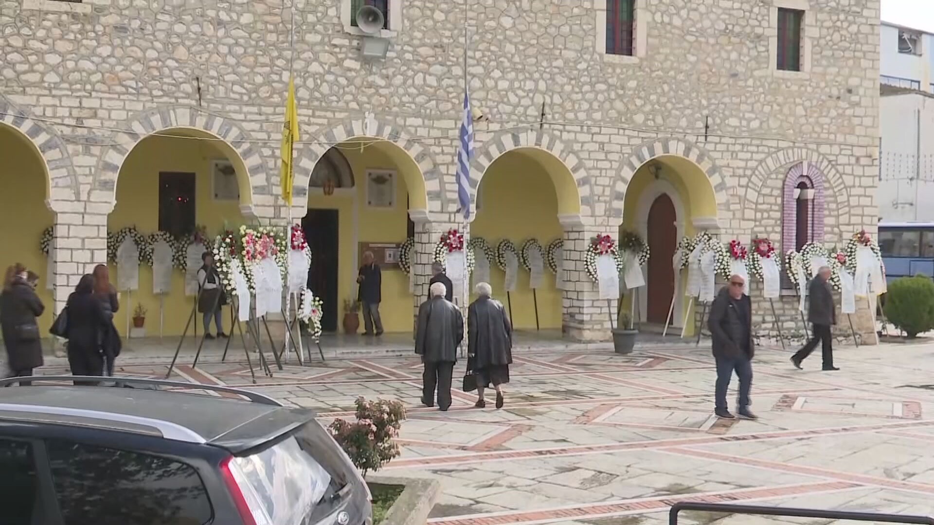 Τύρναβος: Θρήνος στην κηδεία της 43χρονης νοσηλεύτριας που επέβαινε στην μοιραία αμαξοστοιχία