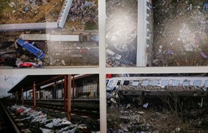 Λάρισα: Zωντάνεψαν οι μνήμες - Έκθεση φωτογραφίας για την τραγωδία των Τεμπών