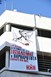 Στελέχη του ΚΚΕ ανάρτησαν πανό για την Πρωτομαγιά στο Δημαρχείο Λάρισας 