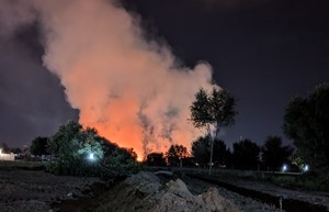 Μαίνεται η φωτιά στο ΣΜΑ Τρικάλων - Ολονύχτια μάχη των πυροσβεστών με τις φλόγες
