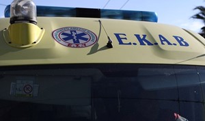 Tροχαίο με εκτροπή αυτοκινήτου έξω από τη Λάρισα