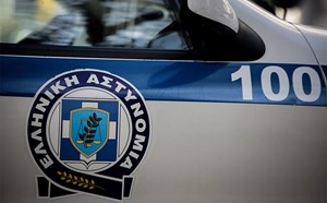 Αγιόκαμπος: Νεαρός οδηγός με μηχανάκι χτύπησε αστυνομικό – Προσπάθησε να αποφύγει τον έλεγχο