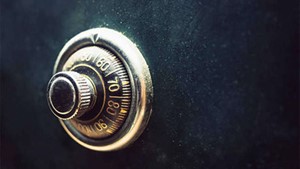 Λάρισα: Κλέφτες με βαριοπούλα - Χτυπούν βενζινάδικα και αρπάζουν χρηματοκιβώτια