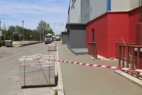 Νέα πεζοδρόμια  στο ΕΑΚ Λάρισας και στην οδό Καλοδίκη
