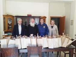 ΙΡΑ Λάρισας: Προσφορά πασχαλινών δώρων στο γηροκομείο "Παναγία Αρμενιώτισσα"
