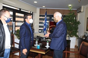 Στο Δημαρχείο της Λάρισας ο πρόεδρος του ΣΥΡΙΖΑ Αλ. Τσίπρας