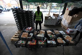 Δ. Λαρισαίων: Διανομή τροφίμων από το πρόγραμμα ΤΕΒΑ