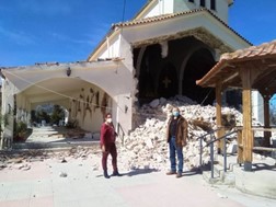 Κλιμάκιο του ΣΥΡΙΖΑ Λάρισας στο σεισμόπληκτο Κουτσόχερο